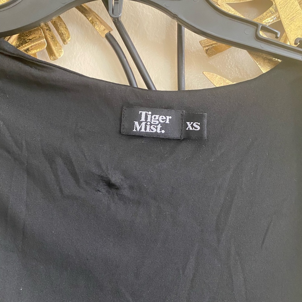 Tiger Mist Black Sleeveless Top - Picture 3 of 3